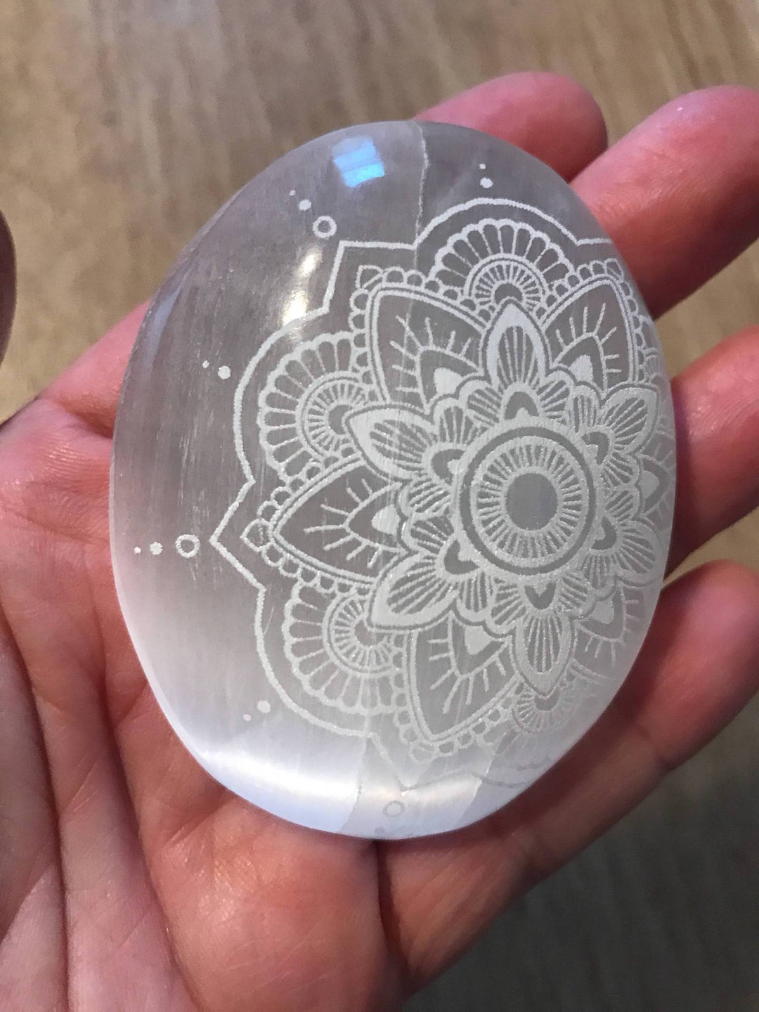 Selenite Mandala Palmstone - BodyFactory